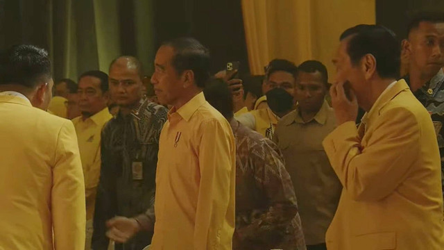 Presiden Joko Widodo bersama Menhan Prabowo Subianto menghadiri Musyawarah Nasional XI Partai Golkar 2024 di Jakarta, Rabu (21/8/2024). Foto: Youtube/ Golkar Indonesia