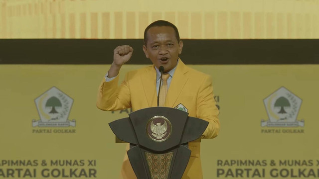 Ketua Umum Partai Golkar Bahlil Lahadalia menyampaikan pidato pada penutupan Rapimnas dan Musyawarah Nasional XI Partai Golkar 2024 di Jakarta, Rabu (21/8/2024). Foto: Youtube/ Golkar Indonesia