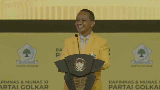 Ketua Umum Partai Golkar Bahlil Lahadalia menyampaikan pidato pada penutupan Rapimnas dan Musyawarah Nasional XI Partai Golkar 2024 di Jakarta, Rabu (21/8/2024). Foto: Youtube/ Golkar Indonesia