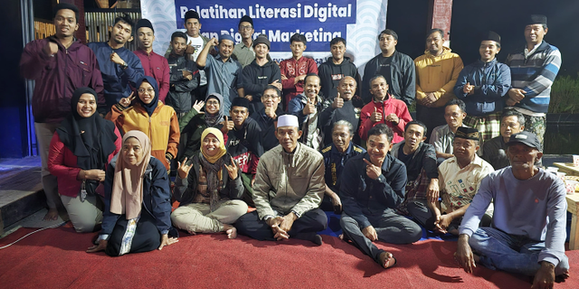 Petani Koi Blitar Belajar Literasi Digital dari Tim Dosen Pulang Kampung IPB