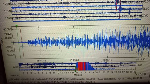 Alat perekam gempa di Pos Pengamatan Gunung Api Karangetang.