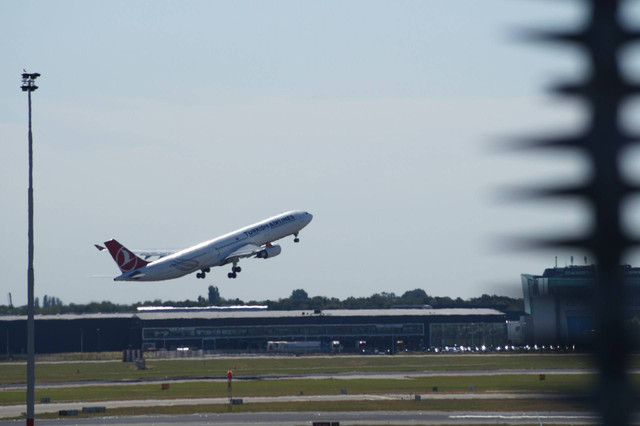 Wisata dekat Bandara CGK. Foto Hanya Ilustrasi, Bukan Sebenarnya. Sumber Unsplash Niels and Marco