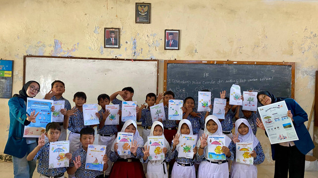 Dokumentasi Bersama Siswa Kelas 4 SDN 1 Wonokerto Kulon