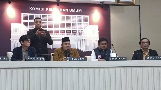 Konferensi pers KPU RI usai DPR pastikan membatalkan paripurna Revisi UU Pilkada, Kamis (22/8/2024). Foto: Thomas Bosco/kumparan