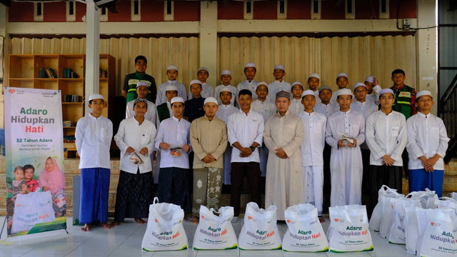 Rumah Zakat kembali mendistribusikan bantuan untuk masyarakat prasejahtera, kali ini pendistribusian 582 Paket sembako dilakukan di 16 Pondok pesantren dan panti asuhan.