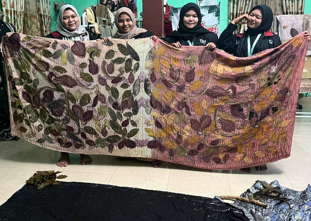 Hasil Batik Ecoprint yang Dibuat (Dokumentasi Pribadi)