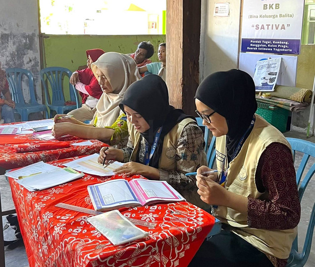 Tim KKN Universitas Ahmad Dahlan (UAD) Sosialisasikan Pencegahan Stunting dan Gizi Seimbang di Pundak Tegal, Kulon Progo (Dok. Istimewa)