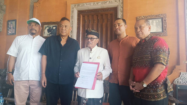 Para tokoh Puri keberatan Gerakan Pemuda (GP) Ansor serta pencak silat NU Pagar Nusa (PN) mengelar "Apel Kesetiaan Kepada PBNU" di Bali. Foto: Denita BR Matondang/kumparan