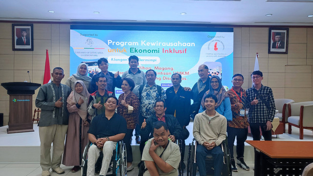 Foto Bersama dengan Pembicara dan Peserta di KEI Program - Balai Besar Pelatihan Kesehatan Kementerian Kesehatan, Cilandak, Jakarta Selatan, DKI Jakarta, Sabtu (27/07).