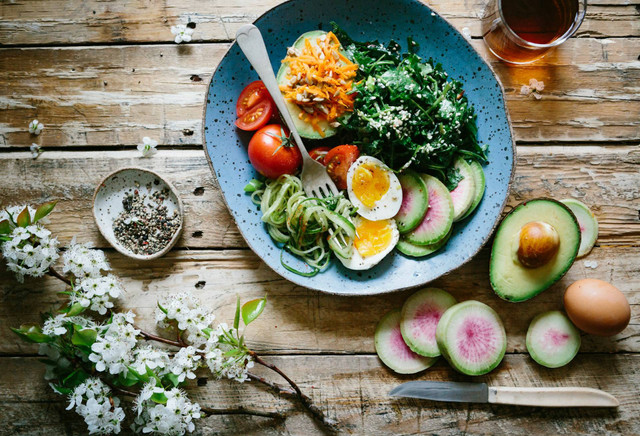 Ketoprak Enak di Gading Serpong. Foto Hanya Ilustrasi, Bukan Sebenarnya. Sumber Unsplash Brooke Lark