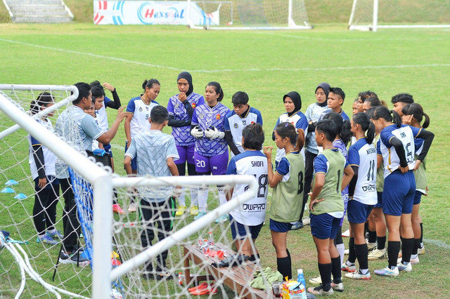 Tim sepak bola wanita PON D.I. Yogyakarta. Foto: Dok. Pribadi Nopendi