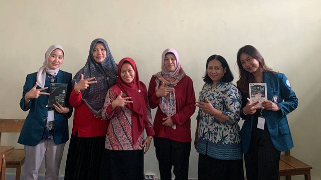 Pemberian Modul Pelatihan Microsoft Excel bersama Tenaga Pendidik SDN Keditan (09/08/2024)