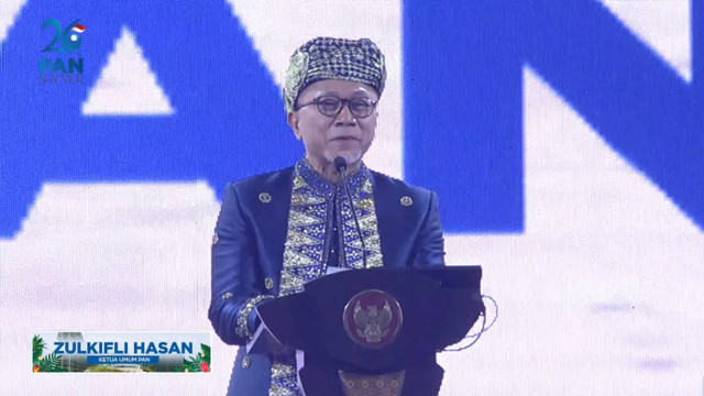 Ketua Umum Partai Amanat Nasional (PAN) Zulkifli Hasan melakukan pidato dalam pembukaan HUT PAN ke-26 dan kongres di Jakarta, Jumat (23/8/2024). Foto: Youtube/PAN TV