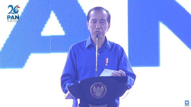 Presiden Joko Widodo melakukan pidato dalam pembukaan HUT PAN ke-26 dan kongres di Jakarta, Jumat (23/8/2024). Foto: Youtube/PAN TV