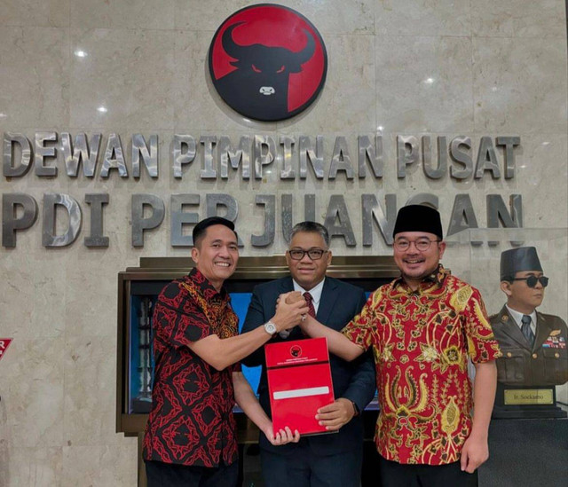 Ratu Dewa-Prima Salam bersama Ketua DPD PDIP Sumsel, Giri Ramanda Kiemas. (ist)