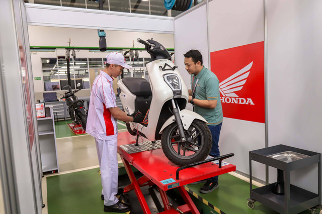 PT Astra Honda Motor (AHM) menguji keterampilan teknisinya pada ajang Astra Honda Motor Technical Skill Contest (AHM-TSC) 2024. Foto: Dok. AHM 