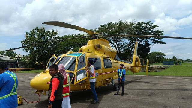 Satu di antara 7 helikopter yang dikirim BNPB. 4 unit helikopter akan digunakan untuk melakukan water bombing dan 3 lainnya untuk patroli. Foto: Dok. BPBD Kalbar