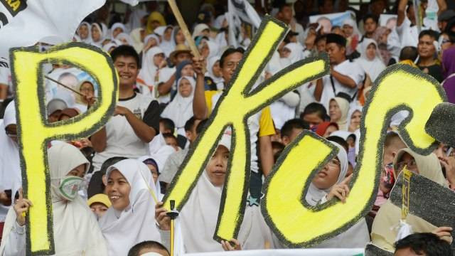 Simpatisan PKS saat kampanye di Gelora Bung Karno pada Pemilu 2014. Foto: AFP/Adek Berry