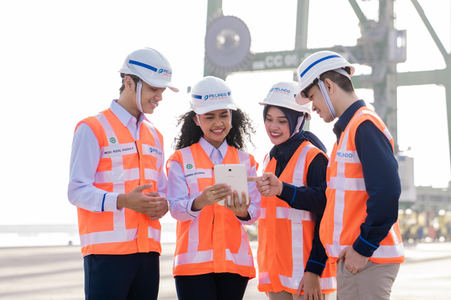 PT Pelindo Terminal Petikemas raih 10 penghargaan ketenagakerjaan dalam Naker Fest 2024 yang digelar Kemnaker. Foto: Dok. Pelindo