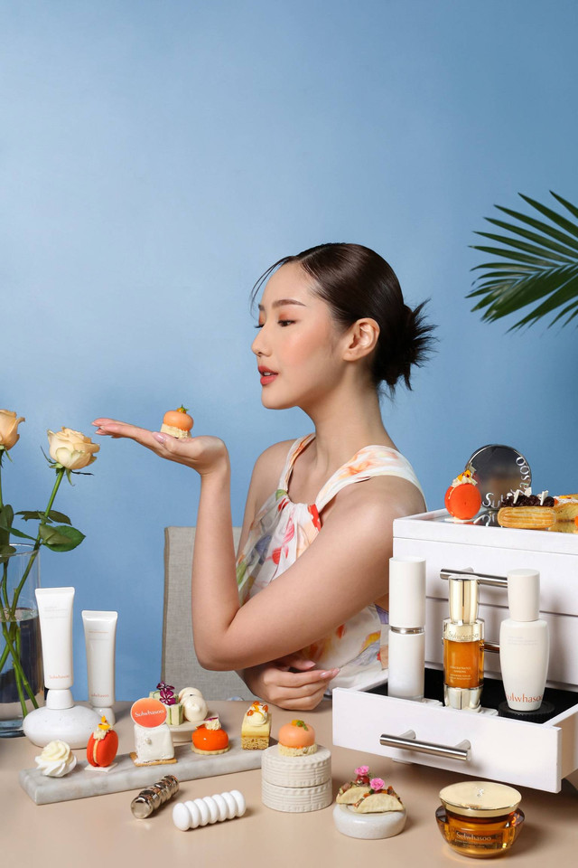 Peacock Lounge hadirkan Rosy-Cheeked Afternoon Tea berkolaborasi dengan Sulwhasoo Indonesia. Foto: Fairmont Jakarta