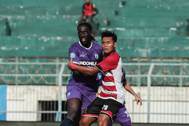 Madura United melawan Persita Tangerang. Foto: Instagram/ @persita.official