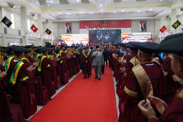 Menteri Pertahanan, Prabowo Subianto menghadiri sidang senat terbuka wisuda program Diploma, Sarjana, Magister dan Doktor Universitas Pertahanan RI 2024, di Kampus Unhan, Kabupaten Bogor, Jawa Barat, Sabtu (24/8). Foto: Dok. Istimewa