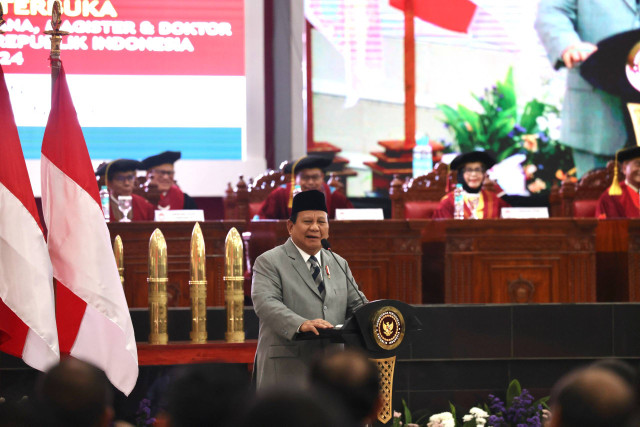 Menteri Pertahanan, Prabowo Subianto memberikan pengarahan saat menghadiri sidang senat terbuka wisuda program Diploma, Sarjana, Magister dan Doktor Universitas Pertahanan RI 2024, di Kampus Unhan, Kabupaten Bogor, Jawa Barat, Sabtu (24/8). Foto: Dok. Istimewa