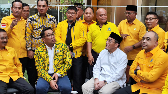 Ridwan Kamil dan Suswono di DPD Golkar Jakarta, Sabtu (24/8). Foto: Jonathan Devin/kumparan