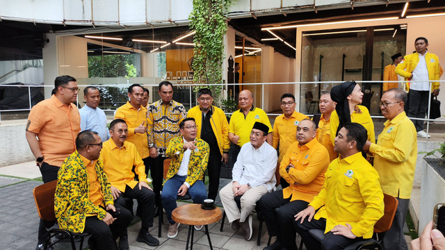 Ridwan Kamil dan Suswono di DPD Golkar Jakarta, Sabtu (24/8). Foto: Jonathan Devin/kumparan