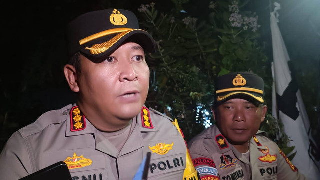 Kapolresta Denpasar Kombes Wisnu Prabowo di lokasi unjuk rasa penolakan Muktamar ke-6 PKB halaman Lapangan Lagoon, Kawasan Nusa Dua, Kabupaten Badung, Bali, Sabtu (24/8). Foto: Denita BR Matondang/kumparan