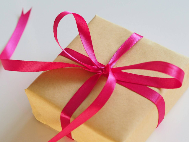 Mengapa Memberi Hadiah kepada Pejabat Pemerintah Dilarang, Sumber Unsplash Jess Bailey