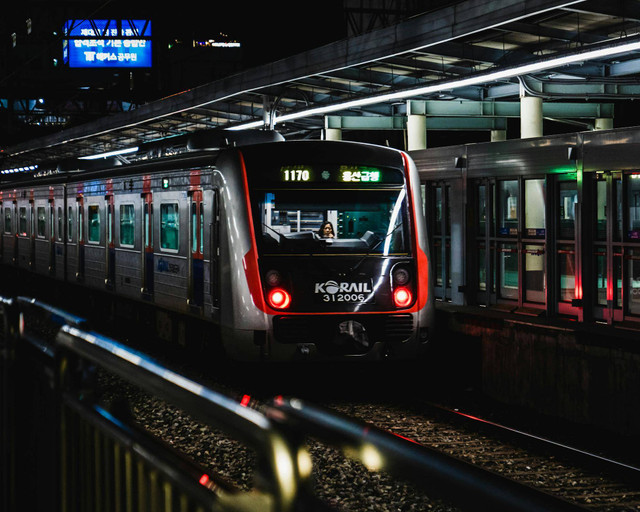 Rute Senja Utama YK (Foto hanya ilustrasi, bukan kereta sebenarnya) Sumber: pexels/ Francois Harris