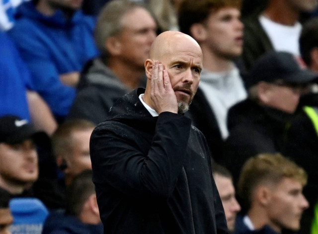 Pelatih Manchester United Erik Ten Hag bereaksi pada pekan kedua Liga Inggris di The American Express Community Stadium,  Brighton, Inggris, Sabtu (24/8/2024). Foto: Tony O'Brien/Reuters