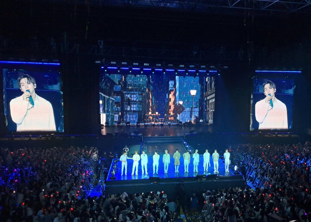  Boy Group The Boyz saat konser Zeneration II The Boyz World Tour in Jakarta di Tennis Indoor Senayan, Sabtu (24/5/2024).  Foto: Annisa Thahira Madina/kumparan