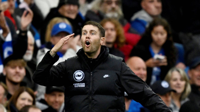 Pelatih Brighton & Hove Albion Fabian Huzeler bereaksi saat menghadapi Manchester United pada pekan kedua Liga Inggris di pada pekan kedua Liga Inggris di The American Express Community Stadium, Brighton, Inggris, Sabtu (24/8/2024).  Foto: Tony O'Brien/Reuters