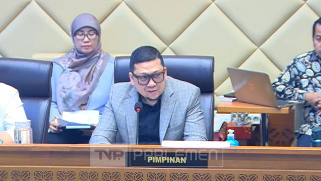 Komisi II DPR RI bersama KPU Gelar Rapat Dengar Pendapat (RDP) untuk Mengesahkan Perubahan Peraturan Komisi Pemilihan Umum (PKPU) tentang pencalonan di Pilkada 2024.  Foto: Youtube/TV Parlemen