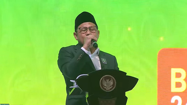 Ketua Umum Partai Kebangkitan Bangsa (PKB) Muhaimin Iskandar (kanan) menyampaikan sambutan dalam penutupan Muktamar VI Partai Kebangkitan Bangsa (PKB) di Bali Nusa Dua Convention Center (BNDCC), Badung, Bali, Sabtu (25/8/2024). Foto: Youtube/DPP PKB