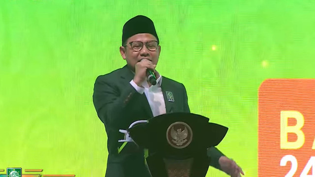 Ketua Umum Partai Kebangkitan Bangsa (PKB) Muhaimin Iskandar (kanan) menyampaikan sambutan dalam penutupan Muktamar VI Partai Kebangkitan Bangsa (PKB) di Bali Nusa Dua Convention Center (BNDCC), Badung, Bali, Sabtu (25/8/2024). Foto: Youtube/DPP PKB