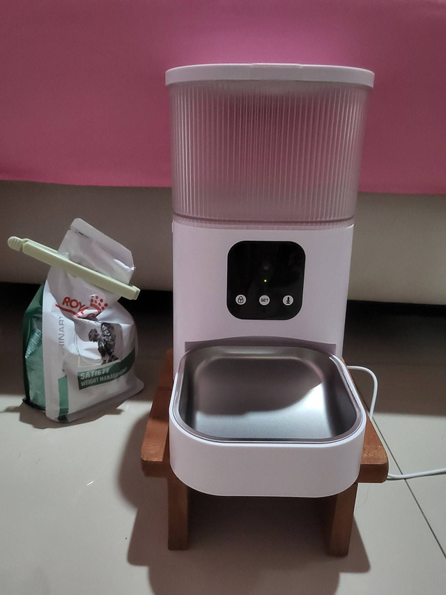 foto automatic pet feeder from x