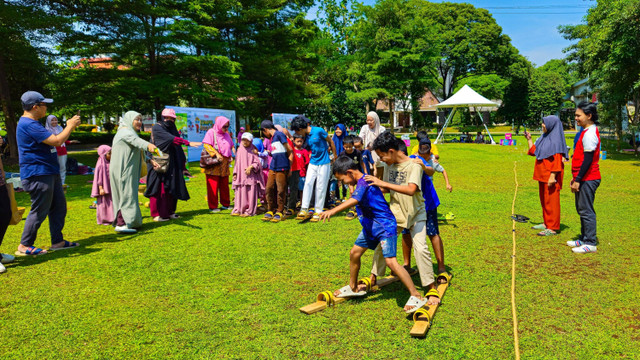 Ilustrasi anak bermain permainan Tradisional. Foto: Shutterstock