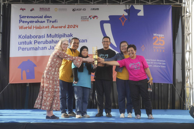 Anies Baswedan hadiri penyerahan World Habitat Award di Kampung Susun Akuarium, Jakarta, Minggu (25/8/2024). Foto: Dok. Istimewa