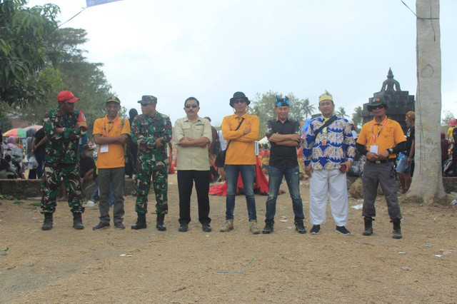 Foto Bersama Kepala Desa Andongsari dan Tamu Undangan