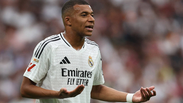 Pemain Real Madrid Kylian Mbappe bereaksi pada pertandingan La Liga antara Real Madrid melawan Real Valladolid di Santiago Bernabeu, Madrid, Spanyol, Minggu (24/8/2024). Foto: Violeta Santos Moura/REUTERS