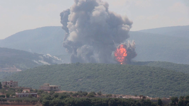 Asap mengepul dari area yang menjadi sasaran serangan udara Israel di perbatasan selatan Lebanon, Minggu (25/8/2024). Foto: REUTERS