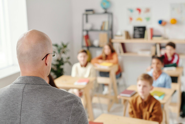 Pembelajaran berdiferensiasi merupakan metode pengajaran yang disesuaikan dengan kebutuhan, minat, dan kemampuan masing-masing siswa. Foto: Pexels.com