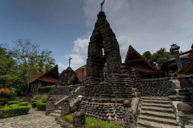 Gereja Puhsarang di Kediri. Foto: Shutterstock