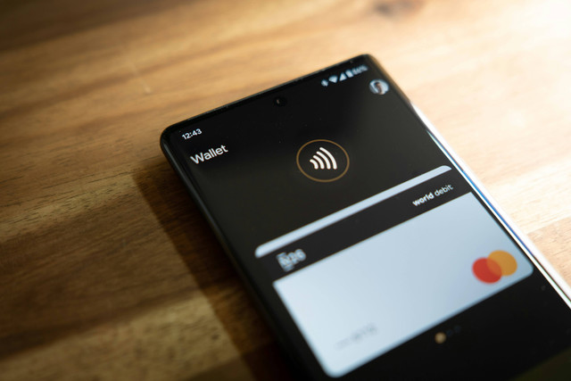 NFC merupakan salah satu fitur yang ditawarkan oleh iPhone.  Foto: Unsplash.com