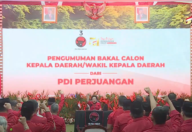 Ketum PDIP Megawati berpidato setelah memberikan surat SK dan rekomendasi kepada cakada, Senin (26/8/2024). Foto: Dok PDIP