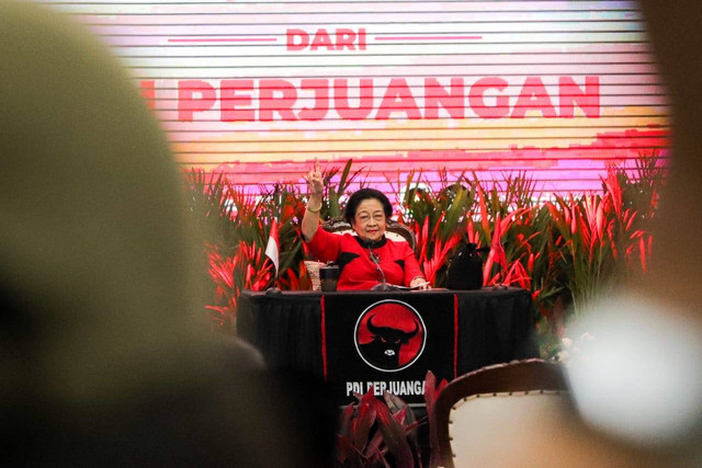 Ketum PDIP Megawati Soekarnoputri memberikan pidato usai menyerahkan SK Rekomendasi kepada cakada untuk maju Pilkada 2024 di Kantor DPP PDIP, Jakarta, Senin (26/8/2024). Foto: Syawal Darisman/kumparan