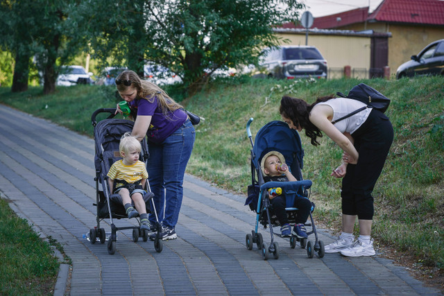 Ilustrasi Rekomendasi Stroller Bayi yang Awet. Unsplash/Maxim T.